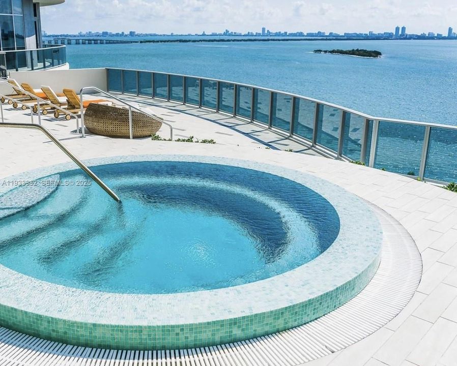 В аренду: $5,750 (2 спален, 2 ванн, 1171 Квадратных фут)