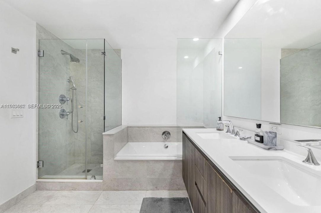 В аренду: $5,750 (2 спален, 2 ванн, 1171 Квадратных фут)