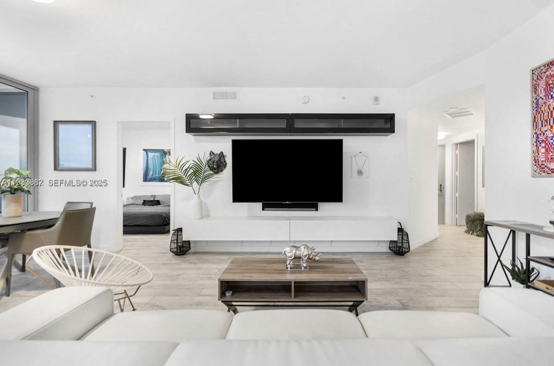 В аренду: $5,750 (2 спален, 2 ванн, 1171 Квадратных фут)