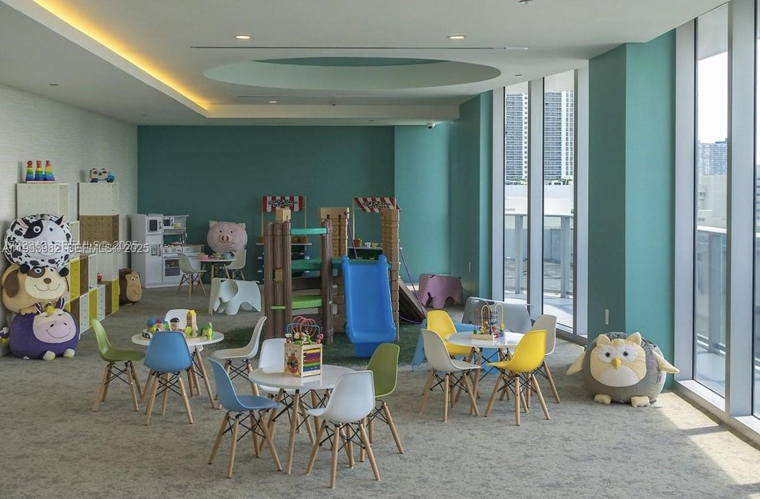 В аренду: $5,750 (2 спален, 2 ванн, 1171 Квадратных фут)