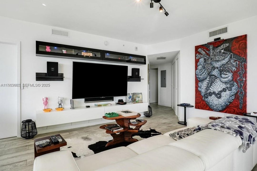 В аренду: $5,750 (2 спален, 2 ванн, 1171 Квадратных фут)