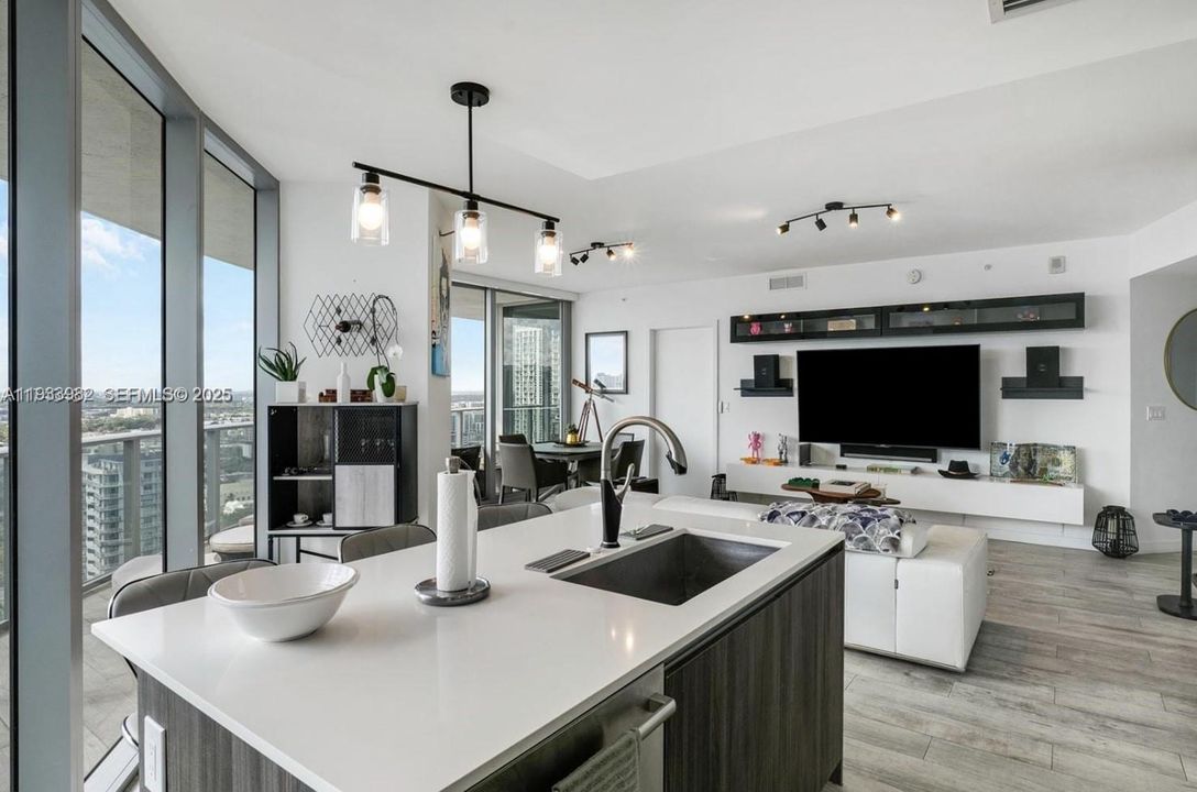 В аренду: $5,750 (2 спален, 2 ванн, 1171 Квадратных фут)