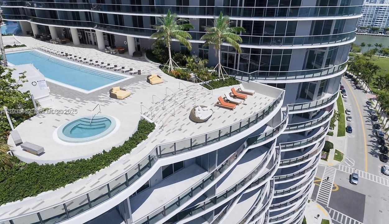 В аренду: $5,750 (2 спален, 2 ванн, 1171 Квадратных фут)