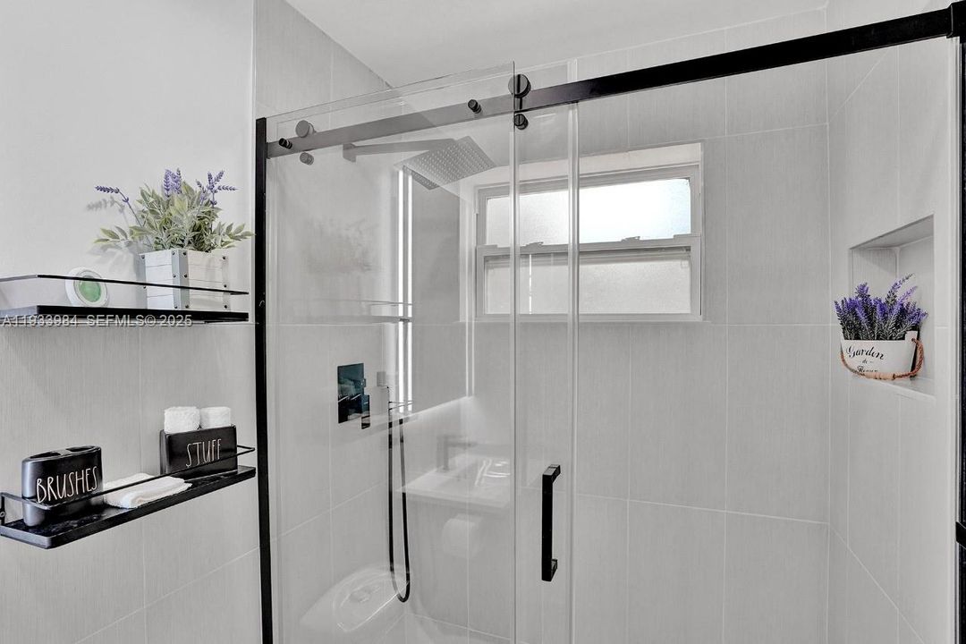 出租: $2,100 (1 贝兹, 1 浴室, 600 平方英尺)