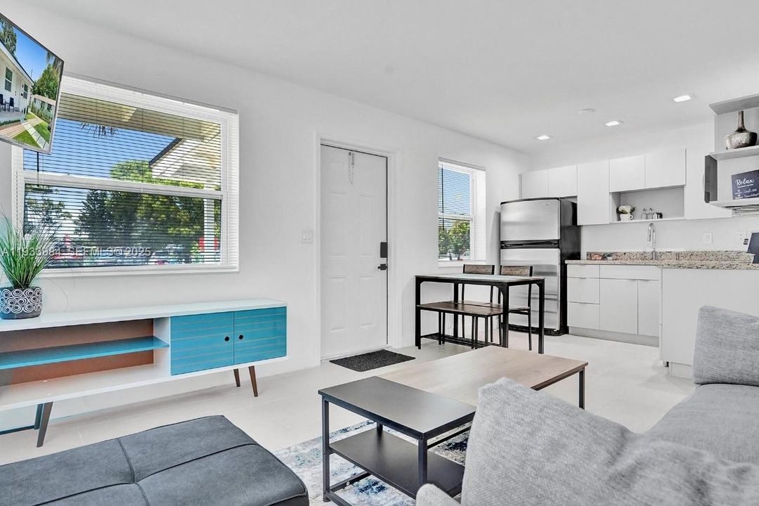 出租: $2,100 (1 贝兹, 1 浴室, 600 平方英尺)