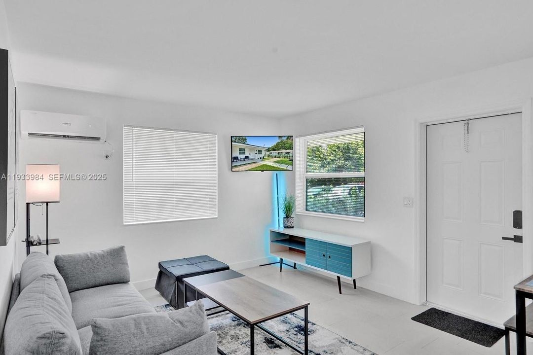 出租: $2,100 (1 贝兹, 1 浴室, 600 平方英尺)