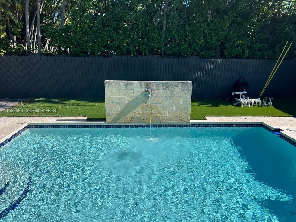 出租: $12,000 (4 贝兹, 4 浴室, 2783 平方英尺)