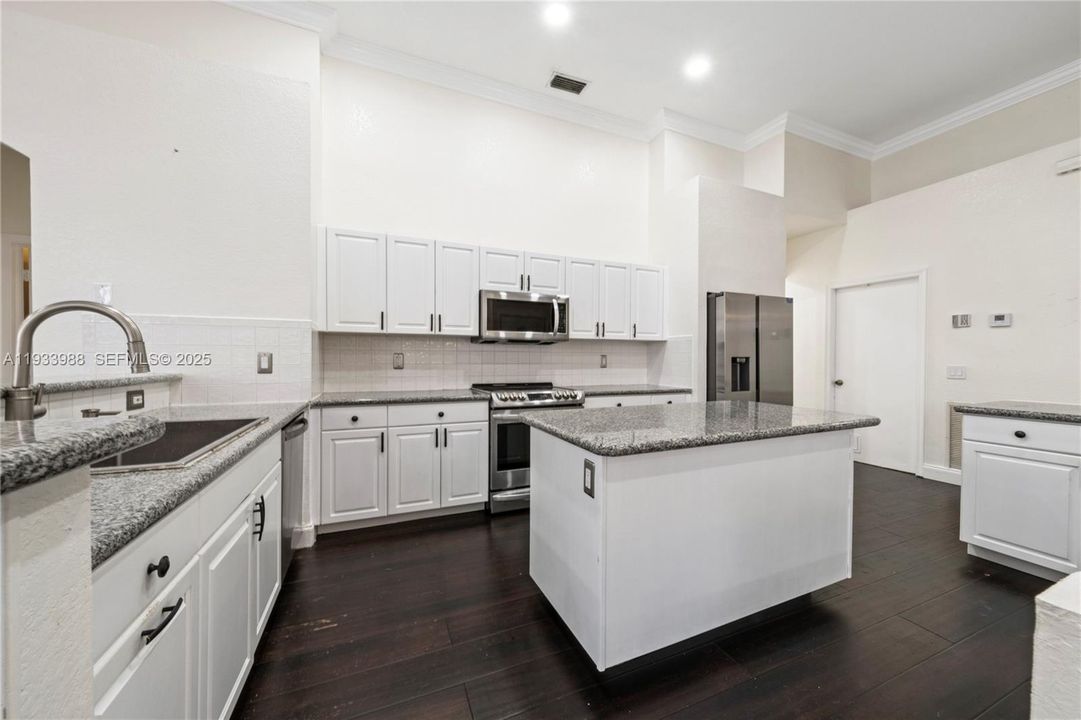 En Venta: $1,325,000 (4 camas, 3 baños, 2874 Pies cuadrados)