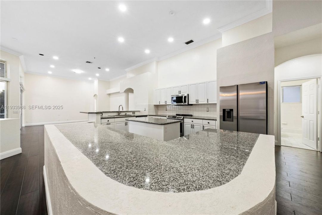 En Venta: $1,325,000 (4 camas, 3 baños, 2874 Pies cuadrados)