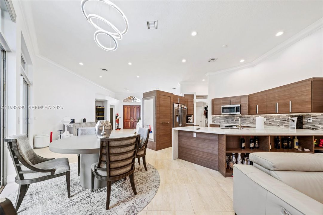 En Venta: $1,325,000 (5 camas, 3 baños, 2644 Pies cuadrados)