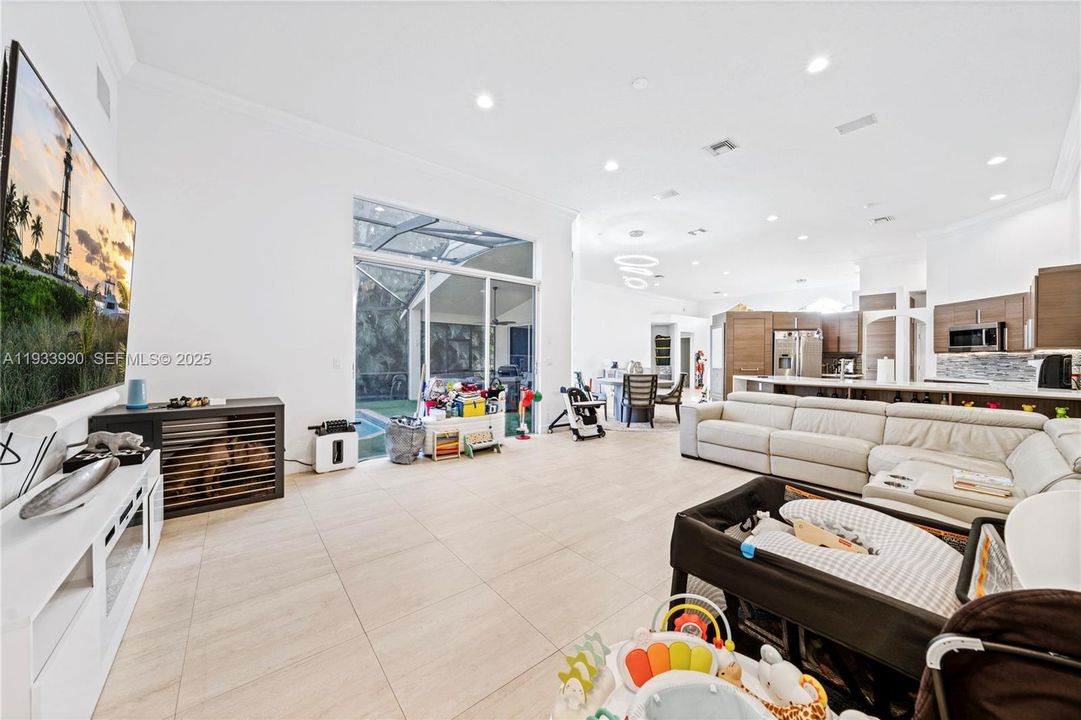 En Venta: $1,325,000 (5 camas, 3 baños, 2644 Pies cuadrados)