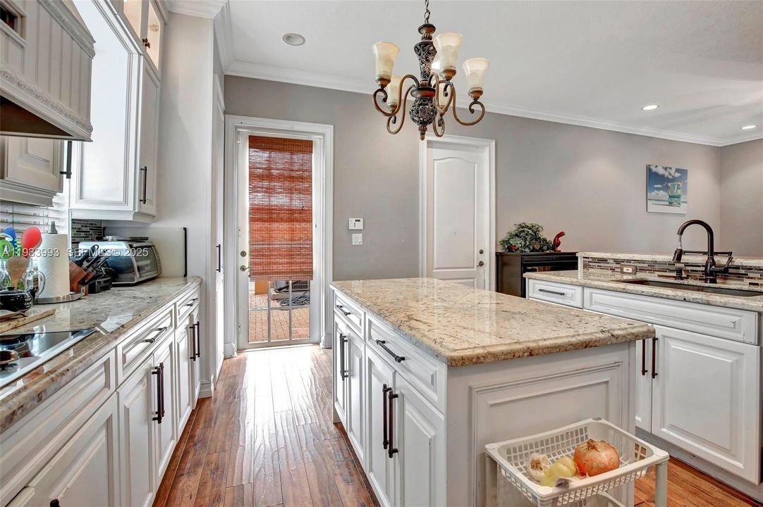 For Rent: $3,600 (3 beds, 2 baths, 2320 Square Feet)