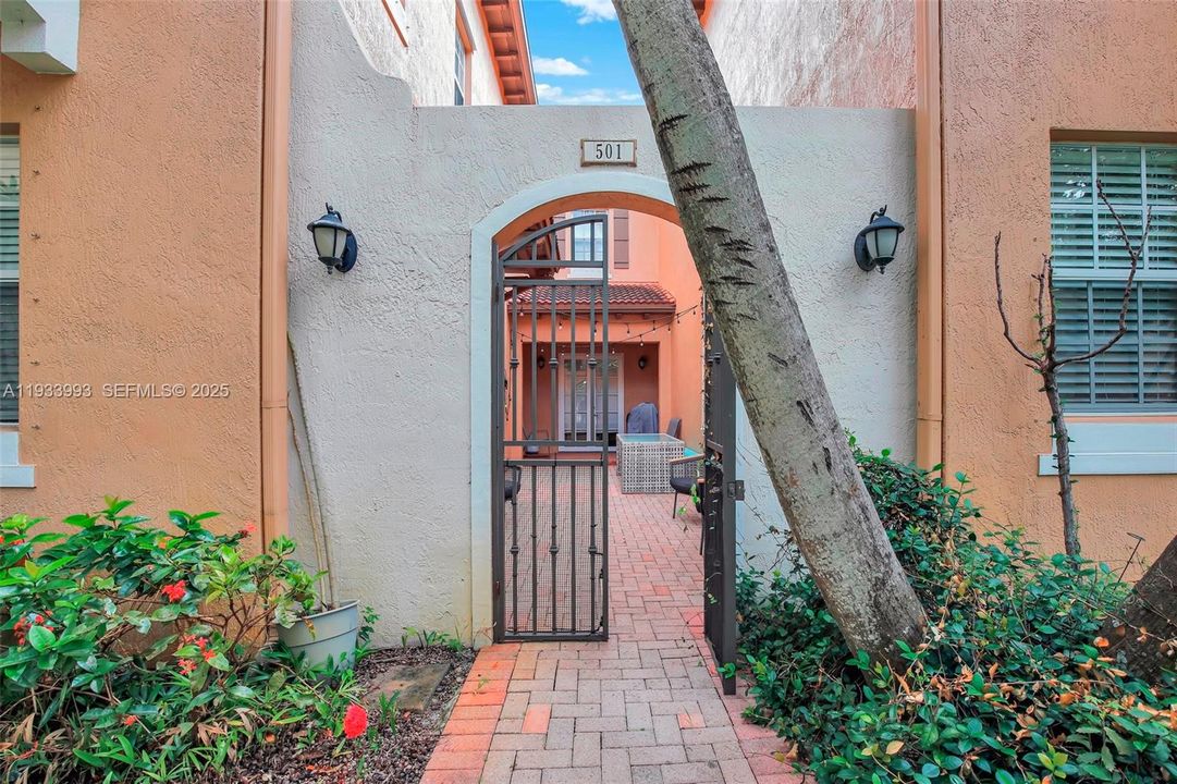 For Rent: $3,600 (3 beds, 2 baths, 2320 Square Feet)