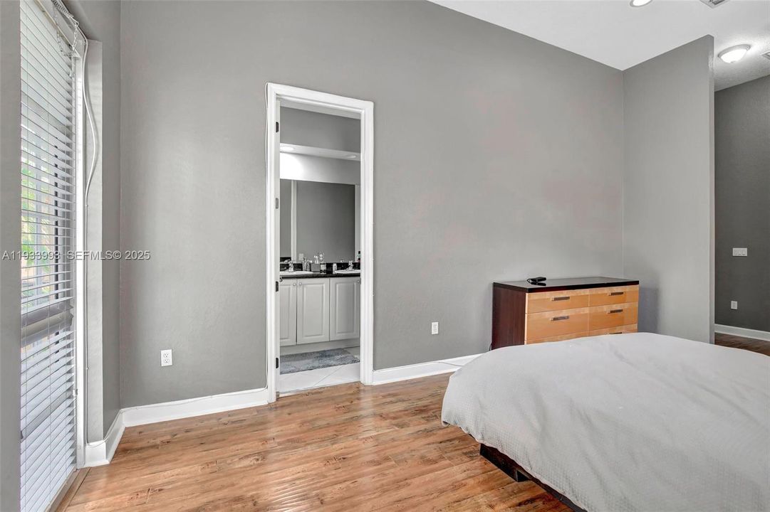 For Rent: $3,600 (3 beds, 2 baths, 2320 Square Feet)