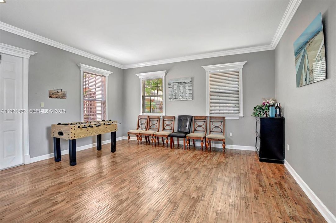 For Rent: $3,600 (3 beds, 2 baths, 2320 Square Feet)