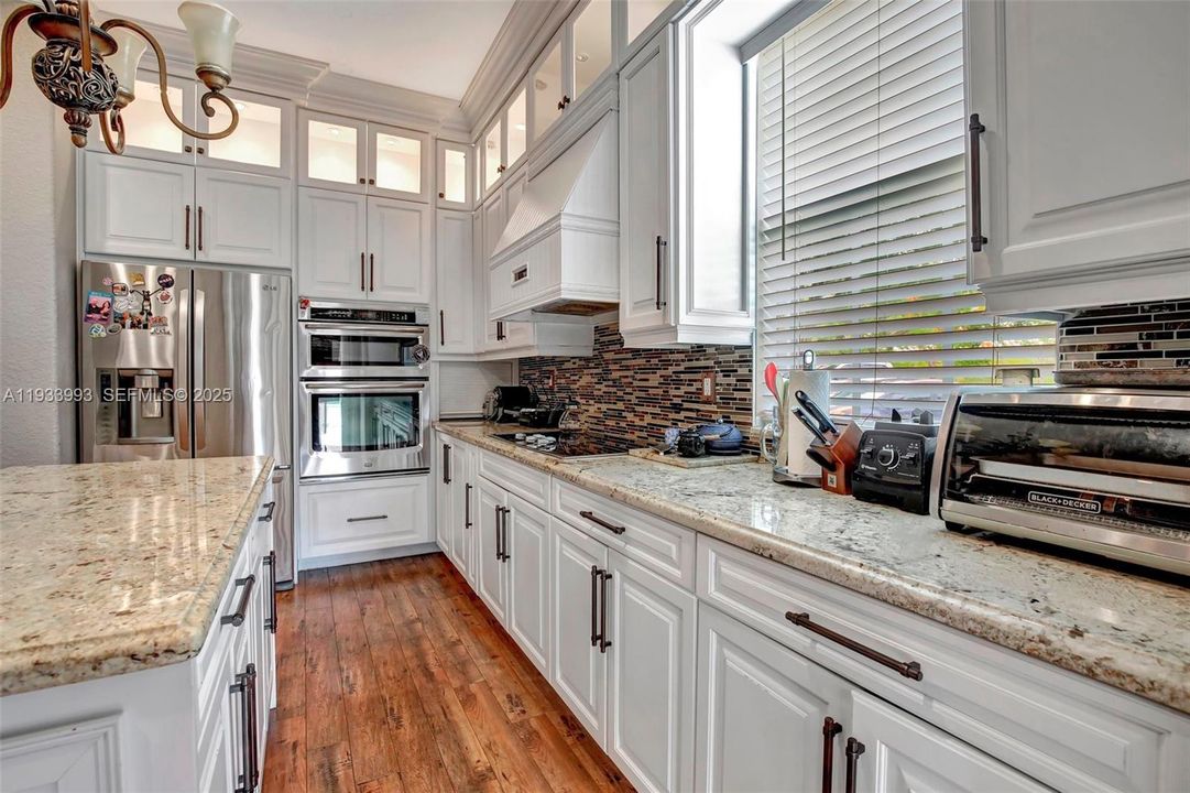 For Rent: $3,600 (3 beds, 2 baths, 2320 Square Feet)