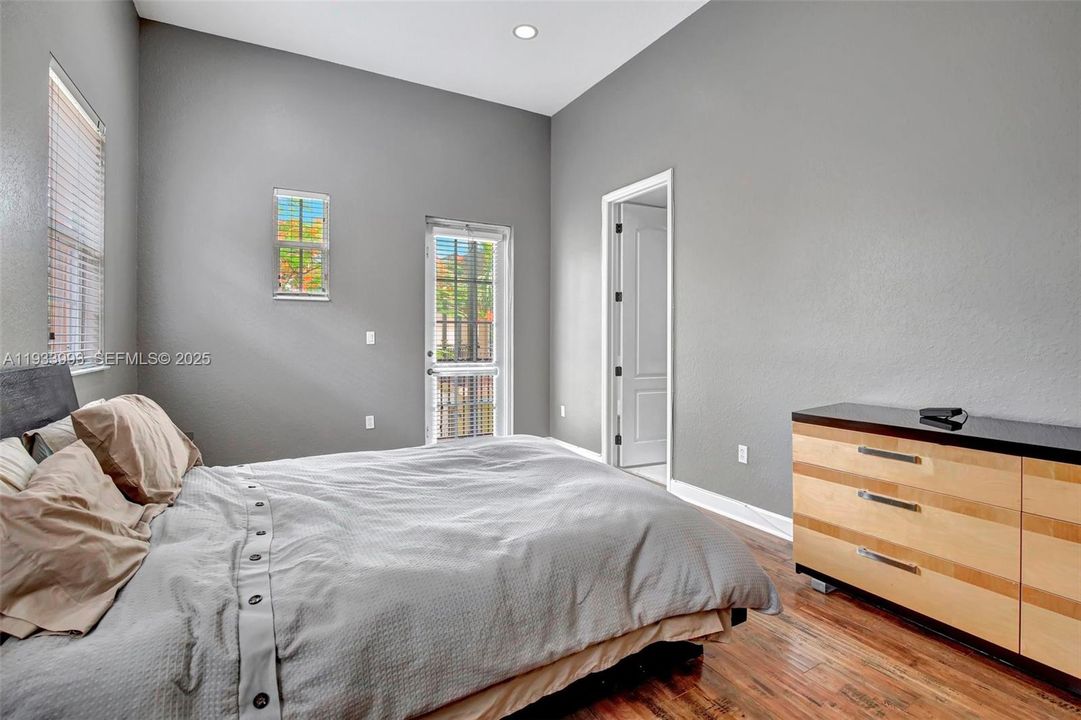 For Rent: $3,600 (3 beds, 2 baths, 2320 Square Feet)