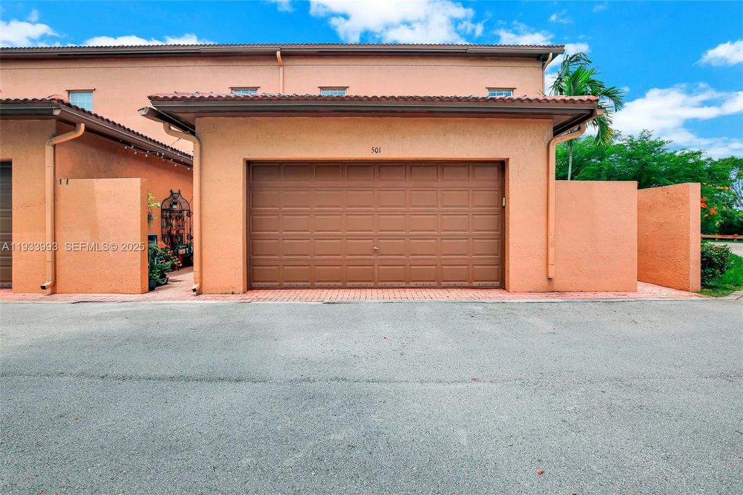 For Rent: $3,600 (3 beds, 2 baths, 2320 Square Feet)