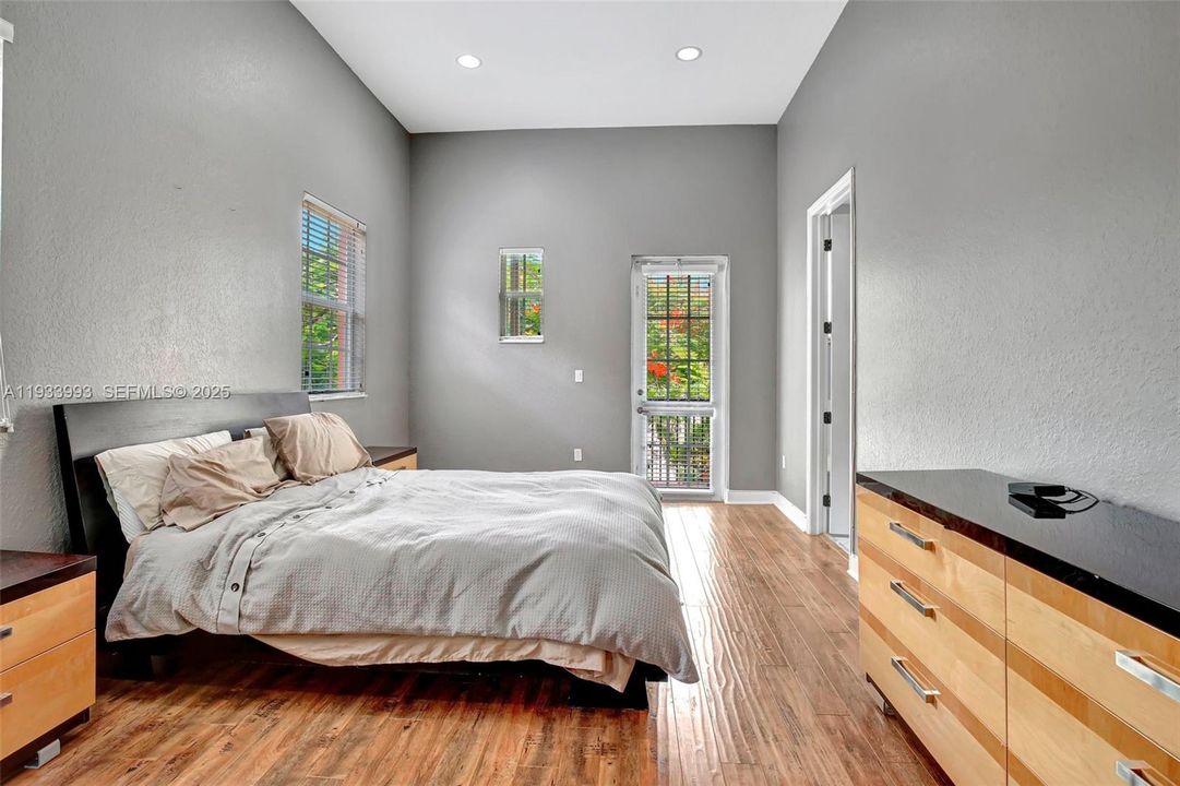 For Rent: $3,600 (3 beds, 2 baths, 2320 Square Feet)