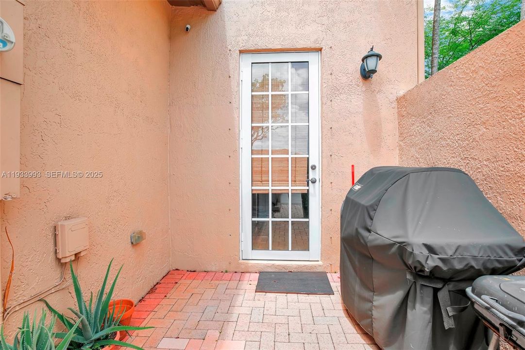 For Rent: $3,600 (3 beds, 2 baths, 2320 Square Feet)