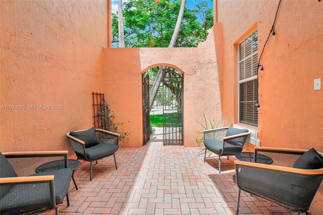 For Rent: $3,600 (3 beds, 2 baths, 2320 Square Feet)