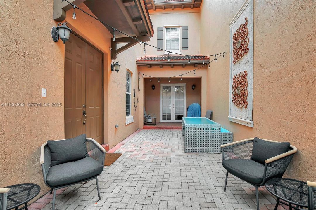 For Rent: $3,600 (3 beds, 2 baths, 2320 Square Feet)