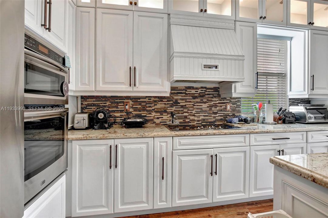 For Rent: $3,600 (3 beds, 2 baths, 2320 Square Feet)