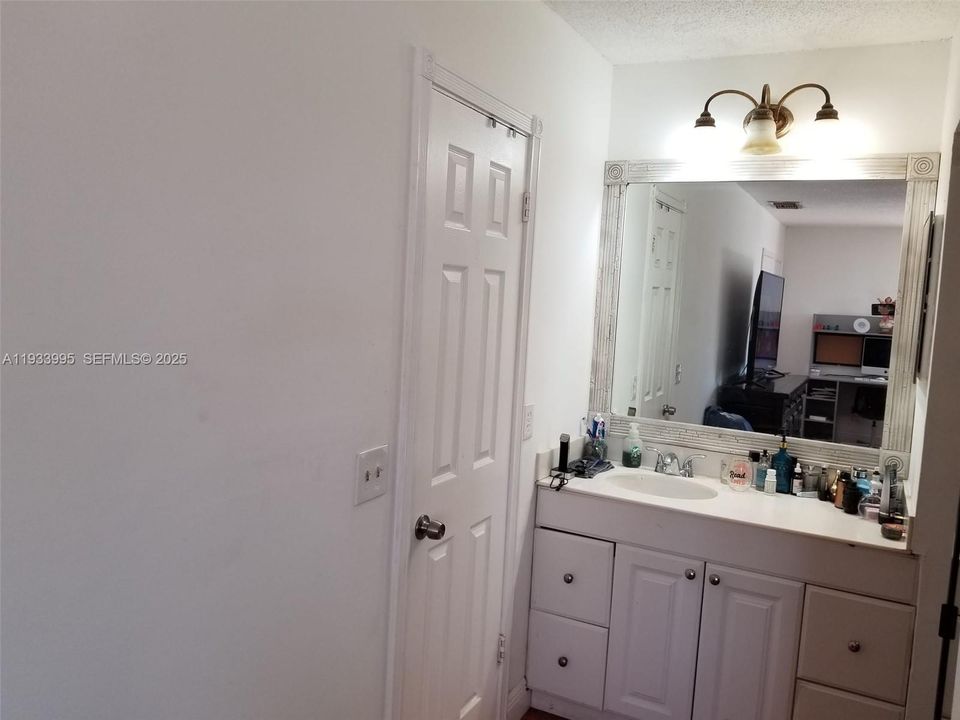 出租: $3,500 (3 贝兹, 2 浴室, 1480 平方英尺)