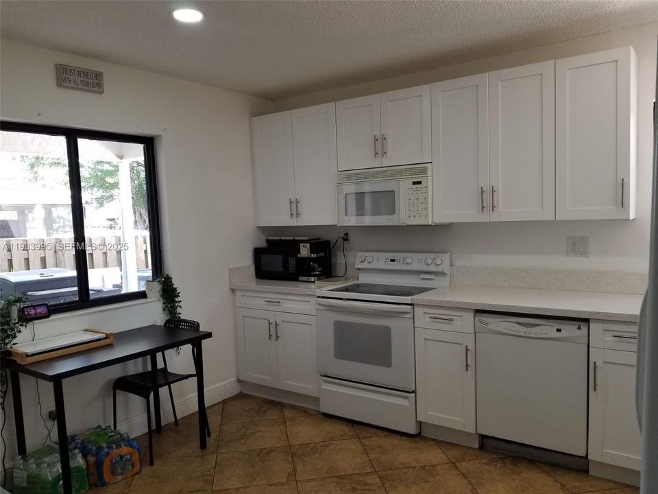 出租: $3,500 (3 贝兹, 2 浴室, 1480 平方英尺)