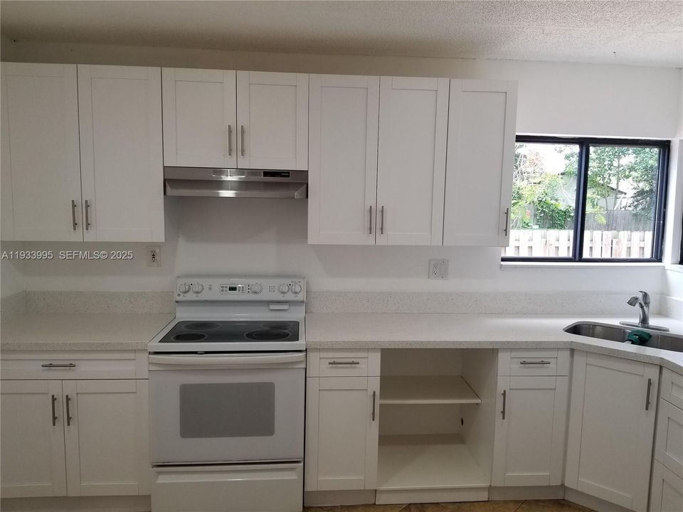 出租: $3,500 (3 贝兹, 2 浴室, 1480 平方英尺)