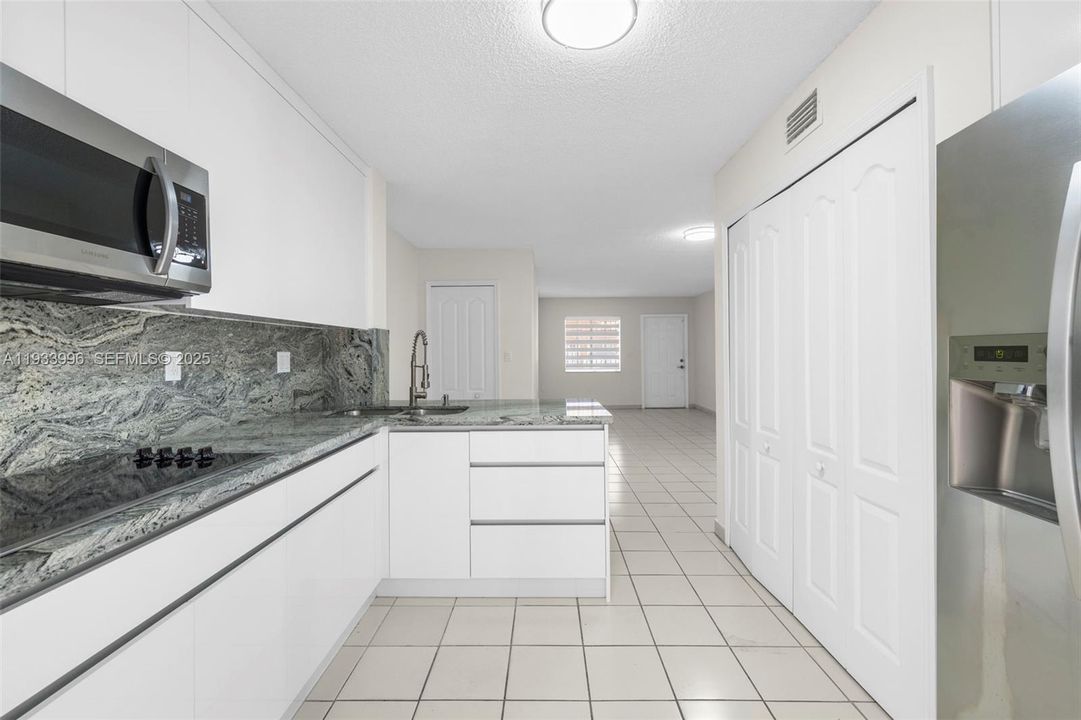 出租: $2,600 (2 贝兹, 2 浴室, 1110 平方英尺)