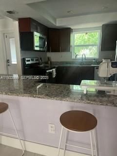 出租: $1,200 (1 贝兹, 1 浴室, 1640 平方英尺)