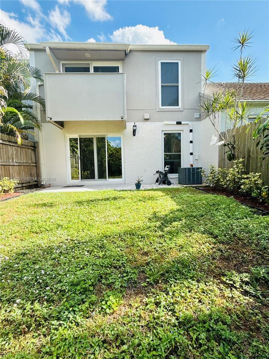 En Venta: $355,900 (2 camas, 2 baños, 1318 Pies cuadrados)