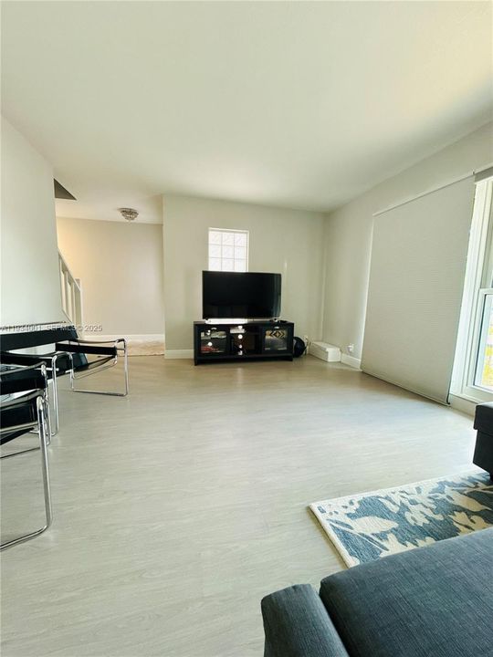 En Venta: $355,900 (2 camas, 2 baños, 1318 Pies cuadrados)