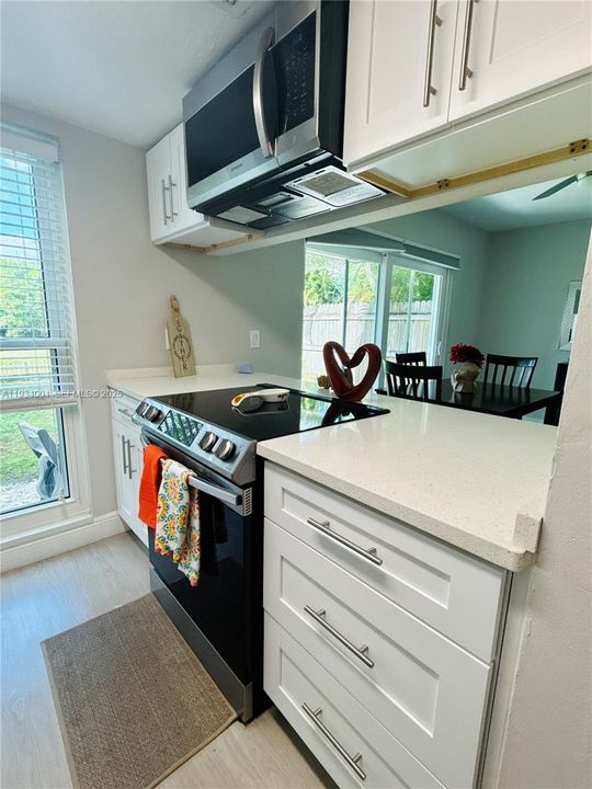 En Venta: $355,900 (2 camas, 2 baños, 1318 Pies cuadrados)