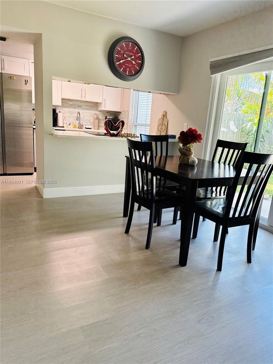 En Venta: $355,900 (2 camas, 2 baños, 1318 Pies cuadrados)