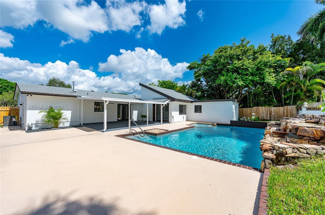 For Sale: $1,027,000 (4 beds, 3 baths, 1905 Square Feet)