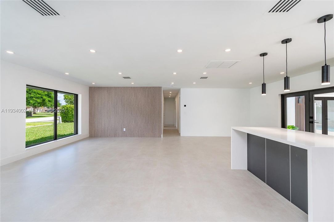 For Sale: $1,027,000 (4 beds, 3 baths, 1905 Square Feet)