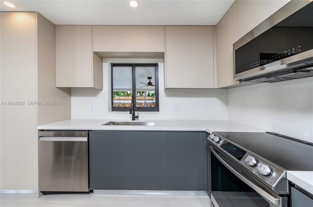 For Sale: $1,027,000 (4 beds, 3 baths, 1905 Square Feet)