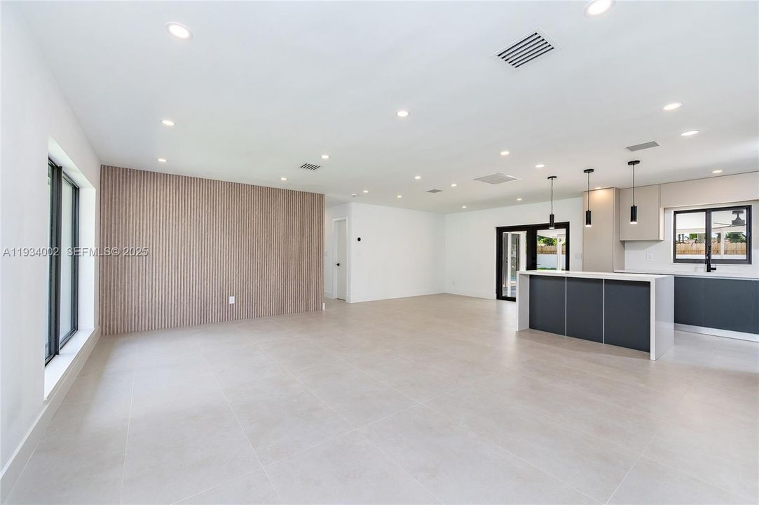 For Sale: $1,027,000 (4 beds, 3 baths, 1905 Square Feet)