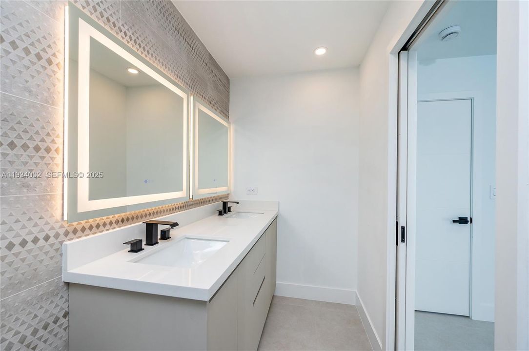 For Sale: $1,027,000 (4 beds, 3 baths, 1905 Square Feet)