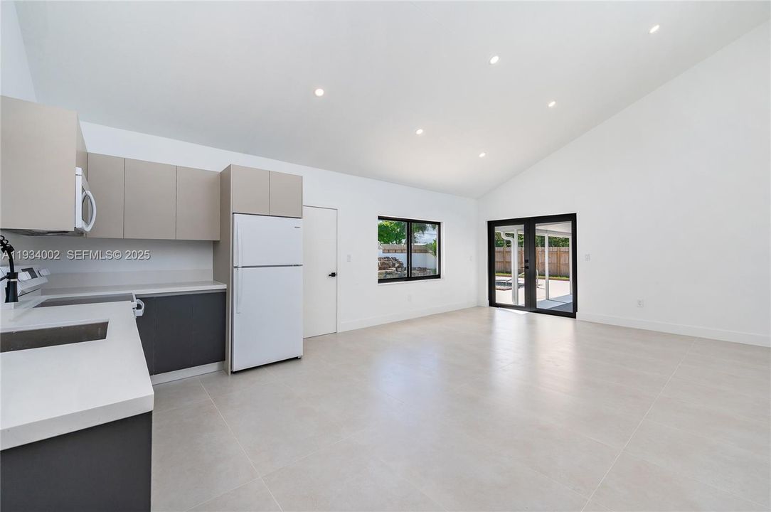 For Sale: $1,027,000 (4 beds, 3 baths, 1905 Square Feet)