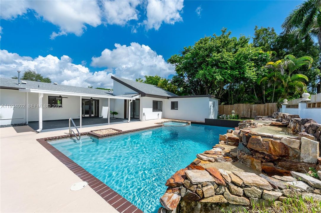 For Sale: $1,027,000 (4 beds, 3 baths, 1905 Square Feet)