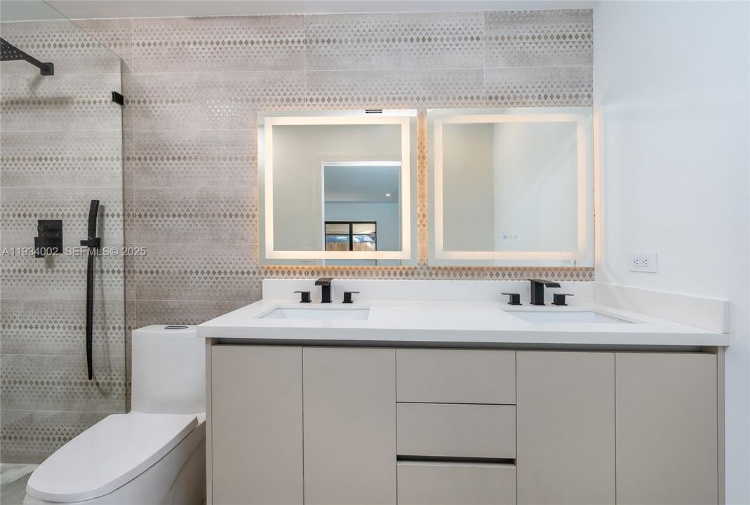 For Sale: $1,027,000 (4 beds, 3 baths, 1905 Square Feet)