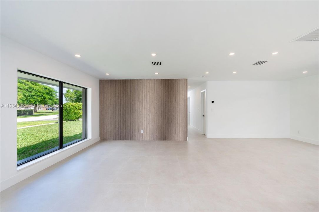 For Sale: $1,027,000 (4 beds, 3 baths, 1905 Square Feet)