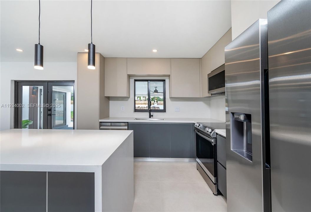 For Sale: $1,027,000 (4 beds, 3 baths, 1905 Square Feet)