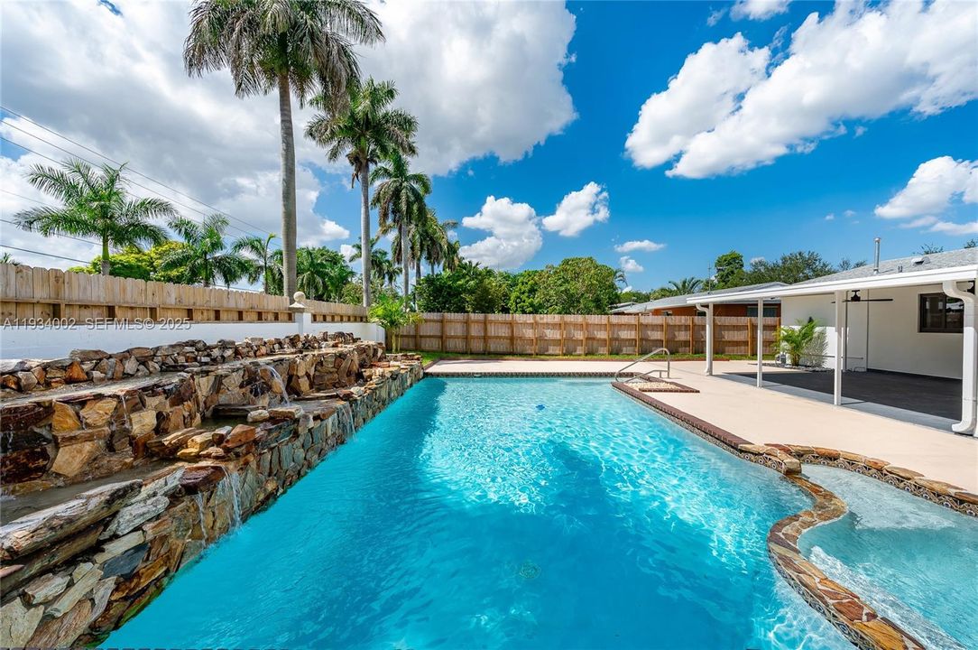 For Sale: $1,027,000 (4 beds, 3 baths, 1905 Square Feet)