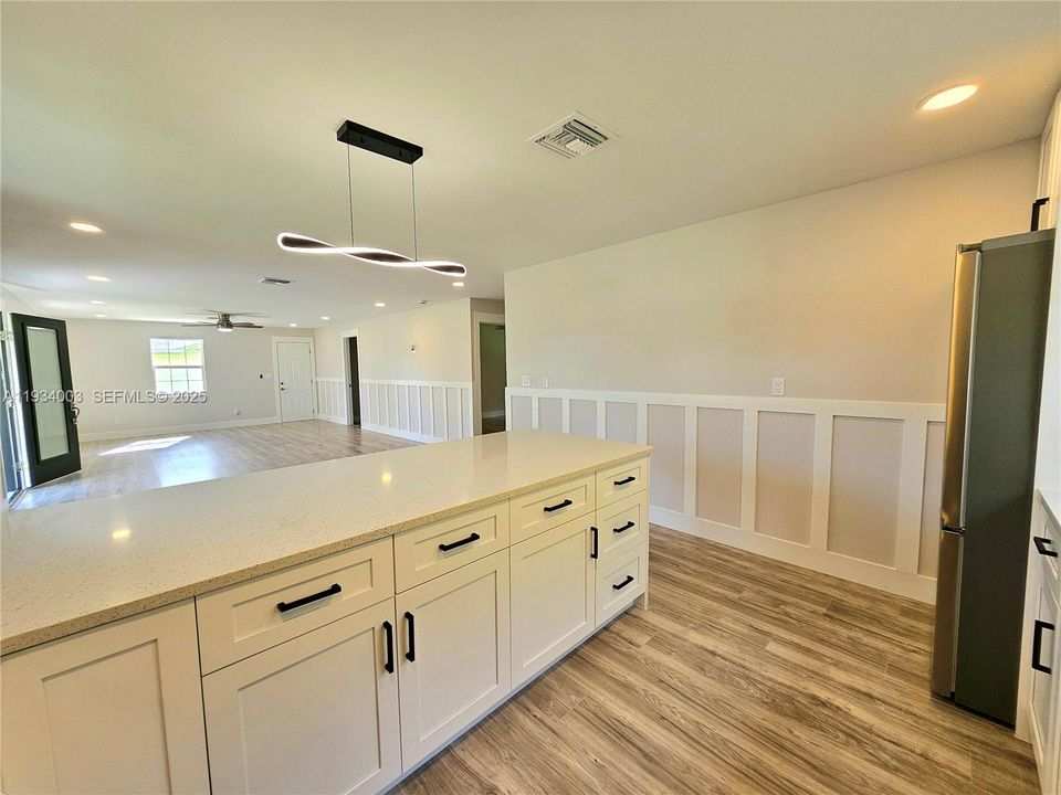 На продажу: $280,000 (2 спален, 2 ванн, 1312 Квадратных фут)