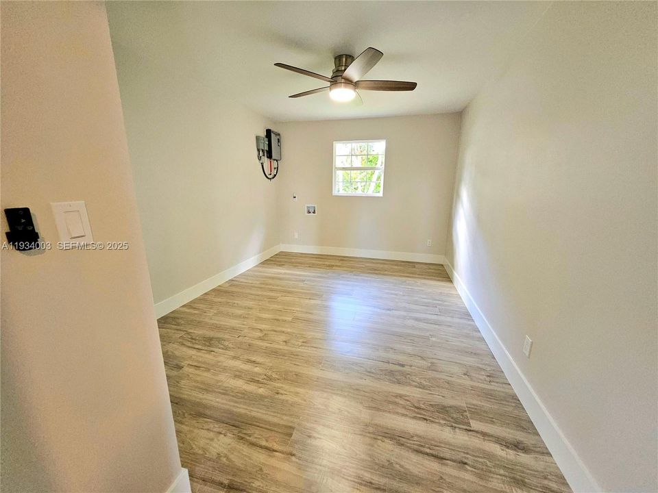 На продажу: $280,000 (2 спален, 2 ванн, 1312 Квадратных фут)