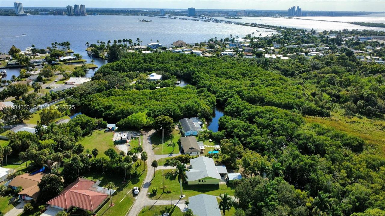 На продажу: $280,000 (2 спален, 2 ванн, 1312 Квадратных фут)